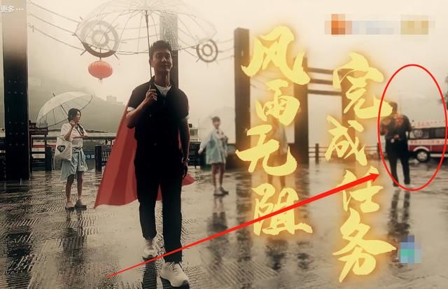  拍到|中餐厅合伙人下游船揽客，镜头却拍到岸边的救护车，令人点赞