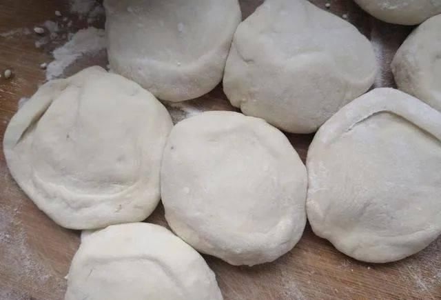  包子|蒸梅干菜包子，铺一层它，更清香，香味独特，滋味鲜美，开胃