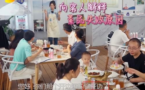  机智|杨超越现身《中餐厅4》，却遇首次“被迫”退单，多加4字机智救场获赞无数