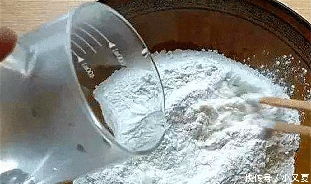 老爸|“和面”是先加水还是先加油?面点师傅:不懂你的饼就白烙了