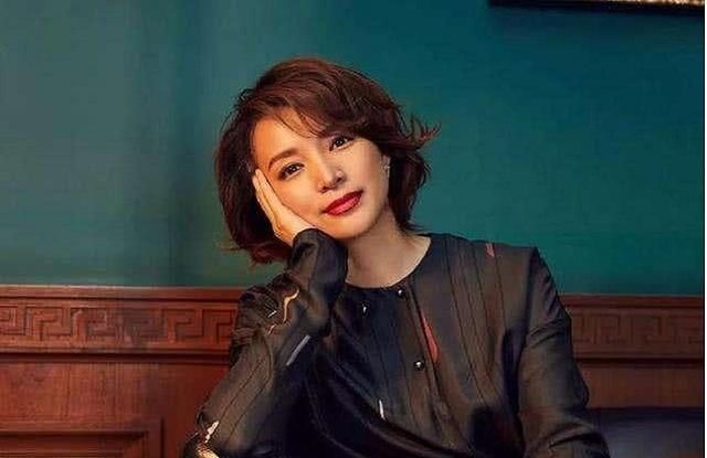  离开|央视主持人相继选择离开，究竟是生活所迫还是新的人生追求？