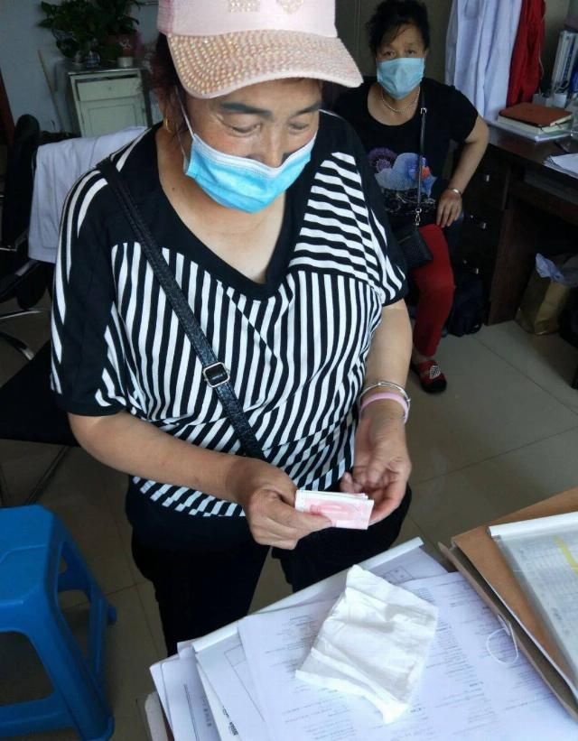 情深|一个废纸团承载姐妹情深 内藏300元展现医患和谐