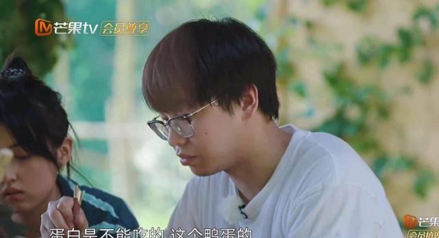  实力|《向往的生活》张子枫只吃蛋黄，被张绍刚说教，彭昱畅实力护妹！