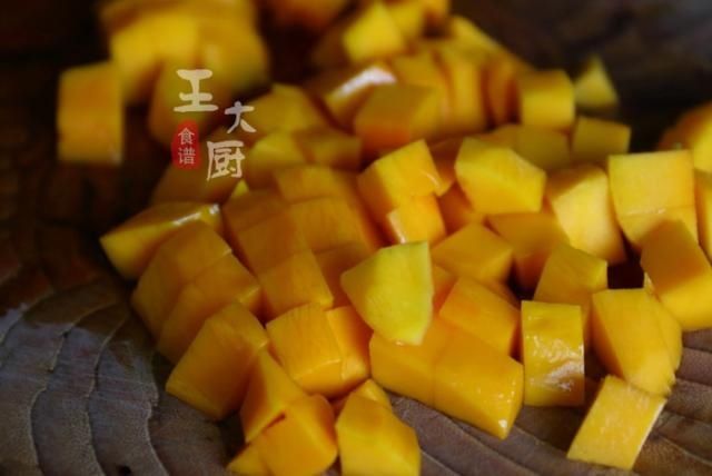  卫生|在家就能做的水果牛奶果冻，做出来比超市卖的还好吃，干净又卫生