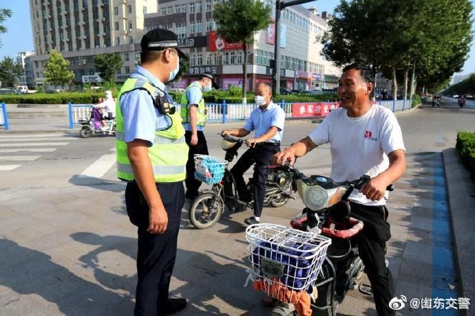 时对电动自行车未挂|【#潍坊# 交警对非机动车交通违法行为进