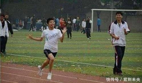  图片|搞笑图片幽默段子笑话：这车好有年代感啊，还能上路么？哈哈哈