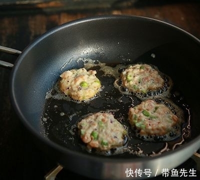 鱼法|香煎三文鱼饼 #非常规创意吃鱼法#