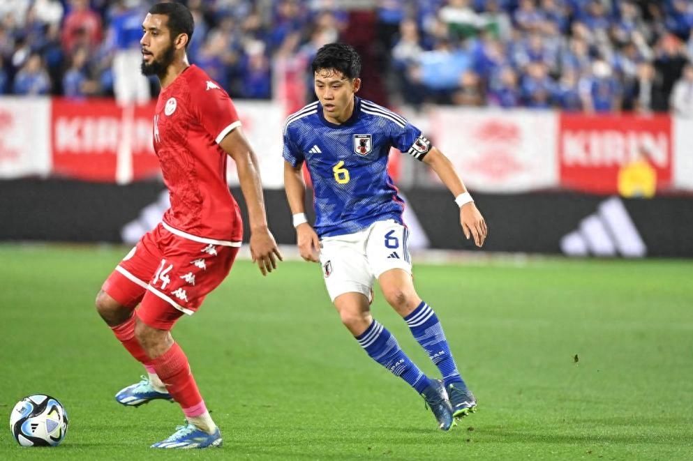 亚洲这2队又踢疯了：日本2-0彻底碾压突尼斯！韩国队6-0大胜越南