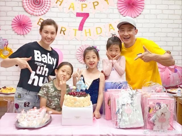  蛋糕|刘畊宏父女再出镜，“小泡芙”长大成“奶油蛋糕”，美人坯子成型