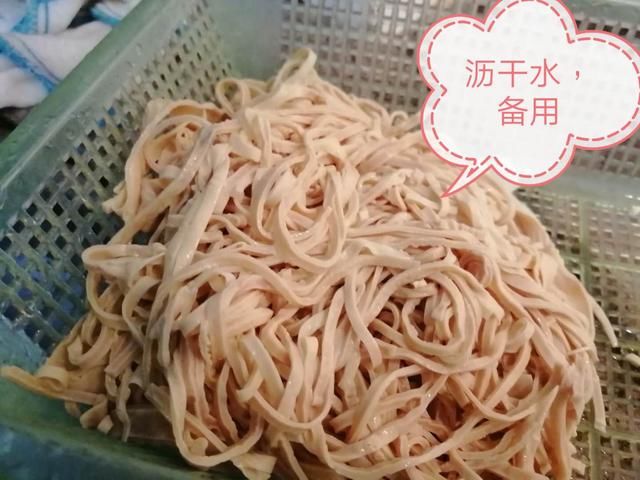 拌豆腐丝|下班回家想吃点可口的，非他莫属了，5分钟搞掂，方便又美味
