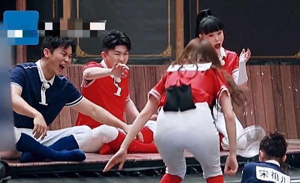 徐坤和郭麒|《奔跑吧》蔡徐坤一个举动赢好评,原来蔡徐坤人品这么好