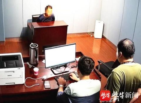  掐死|因“服务费”掐死失足女后潜逃20年 安徽男子在扬州“栽”了