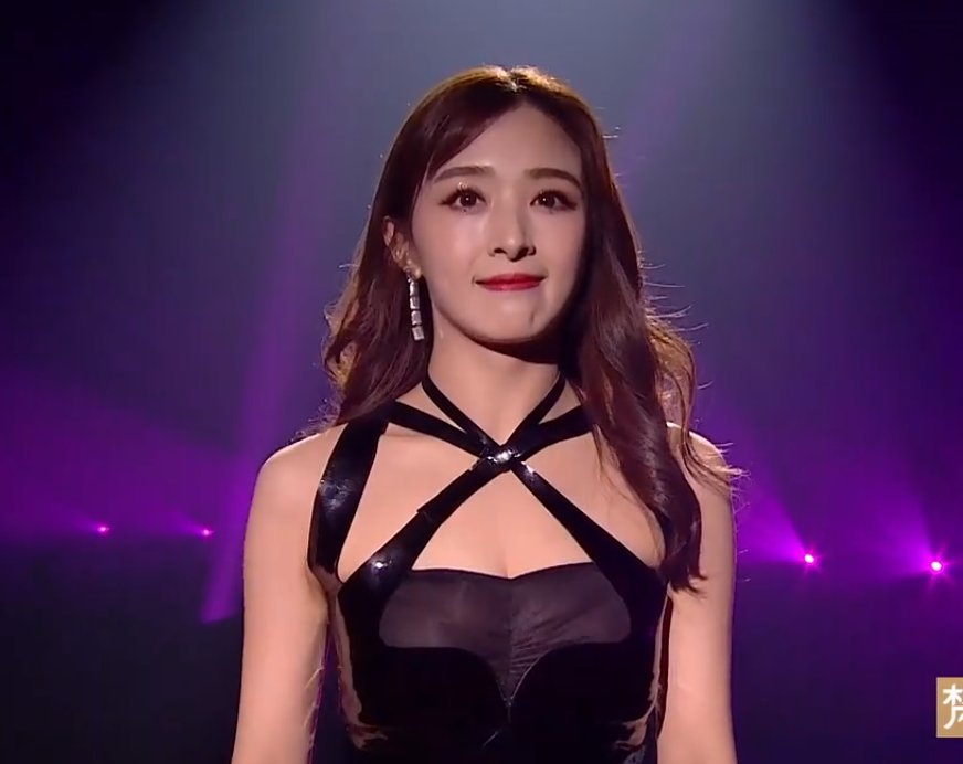 意难|王霏霏没能出道意难平,发言令人伤感,可是却被她的耳环吸引了