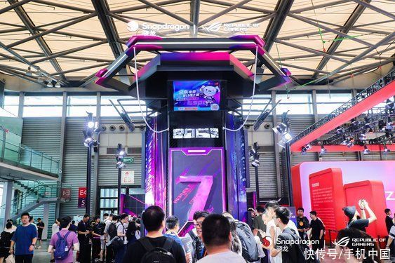 “超神进化”的魅力！ ROG7系列展区成CJ2023大咖汇聚焦点