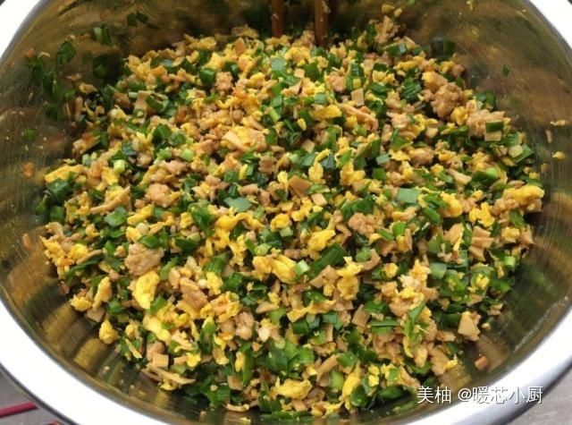  融入一些密|拌饺子馅，先放盐还是油？不要一步错步步错，难怪不入味，腥味重