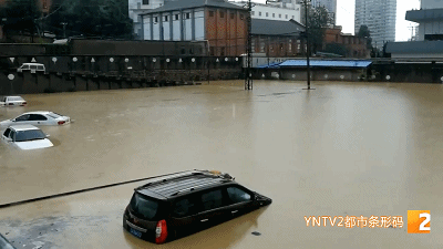 商户|淹水深度近2米!商户损失高达百万!昭宗路积水严重,天灾还是人祸?记者一探究竟