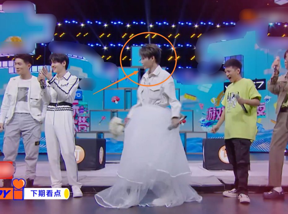  THE9|THE9作客《快本》，虞书欣帮黄晓明采耳，刘雨昕为海涛穿裙子