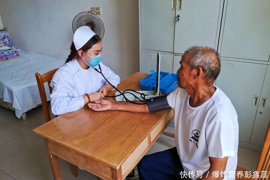 怎样测量血压才能确定是高血压(如何测量血压最精准？提醒高血压人：常犯这2个错误，结果不准确)