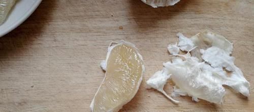 蛮力|还在用蛮力剥柚子?学会1招,轻松搞定柚子皮,简单快速没有白筋