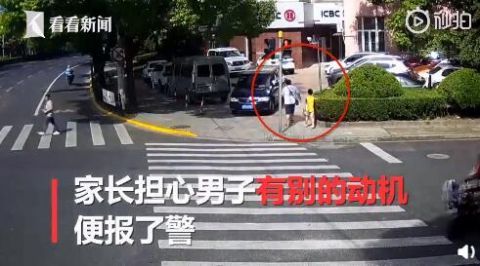 叔叔|还以为遇到了忘年交 10岁男孩被叔叔骗走零钱罐