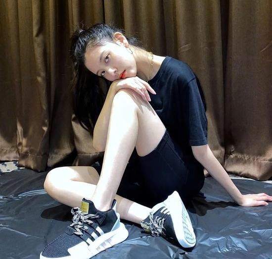  模板|“中国泫雅”火上热搜 宋妍霏才是白富美终极穿搭模板