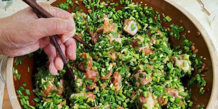 立秋前|立秋前,遇到此碱性蔬菜,我从不还价,维C含量极高,蒸包子最香