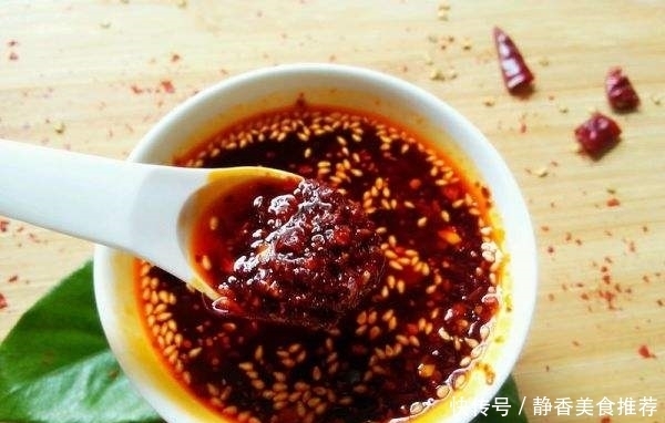学会|做辣椒油时,不要直接淋油,学会这几个小技巧,红得发亮,香喷喷