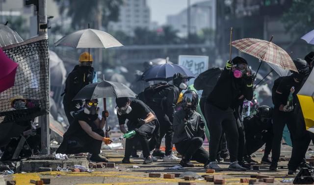  暴动|支援港理工暴徒被控暴动罪，20名男女今日受审