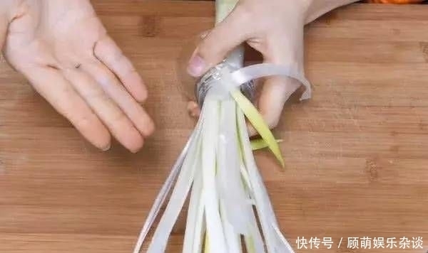 全家人|把线缝在塑料瓶口上,没想到还有这个大妙用,全家人都要抢着用!