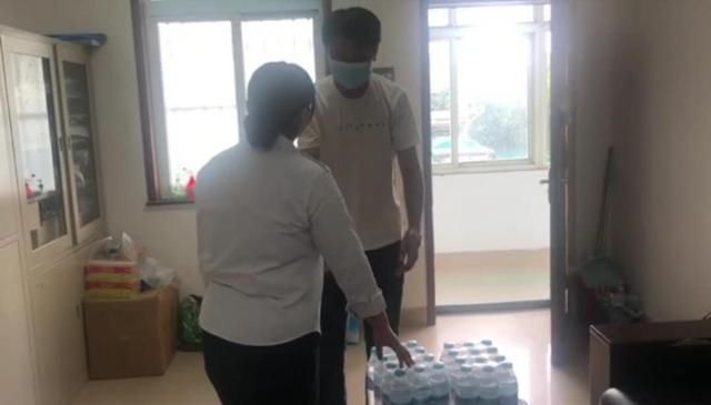  往来|你送我一瓶我送你一提！济南这位公交司机与市民的“礼”尚往来都值得点赞