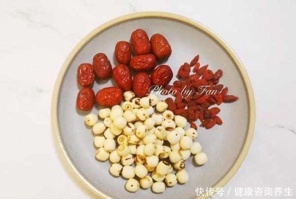 鸡汤|别再单纯的炖鸡汤了,这样做出来鸡汤更具有营养,家里人都抢着吃