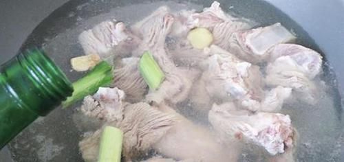  家人|吃这4种食物必须要先焯水，为了家人健康，赶紧看看吧！