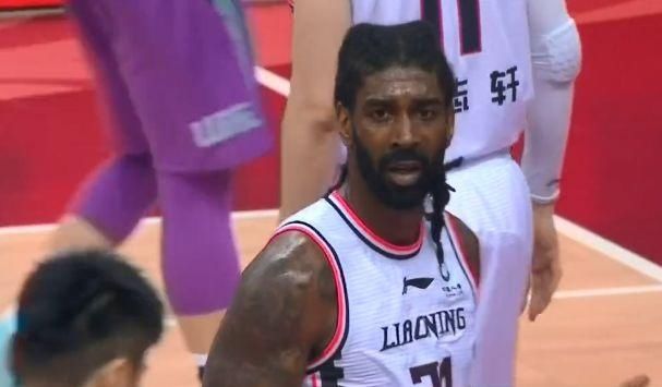 两罚一中|吴轲7中0！山东落后22分，巩晓彬无奈吐槽球员，辽宁4人上双