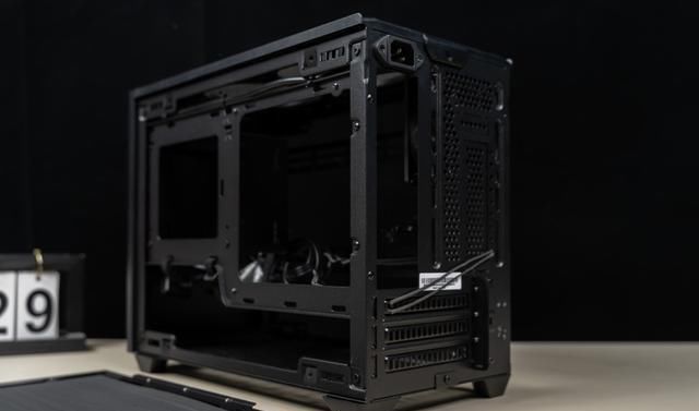  酷冷|设计精致，用料厚道、酷冷至尊NR200(魔方200)迷你机箱 评测