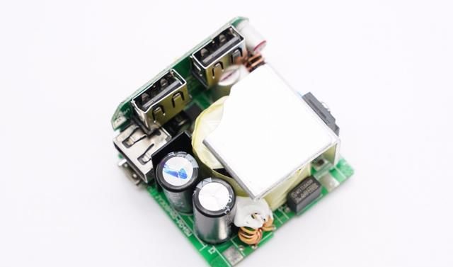  充电|万旅45W快充旅行转换插座拆解，一个便可走遍世界