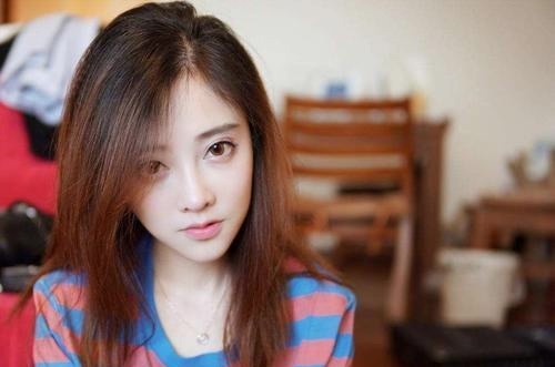  现场|冯提莫业务能力有多强发布会现场猜歌，被誉为中华小曲库