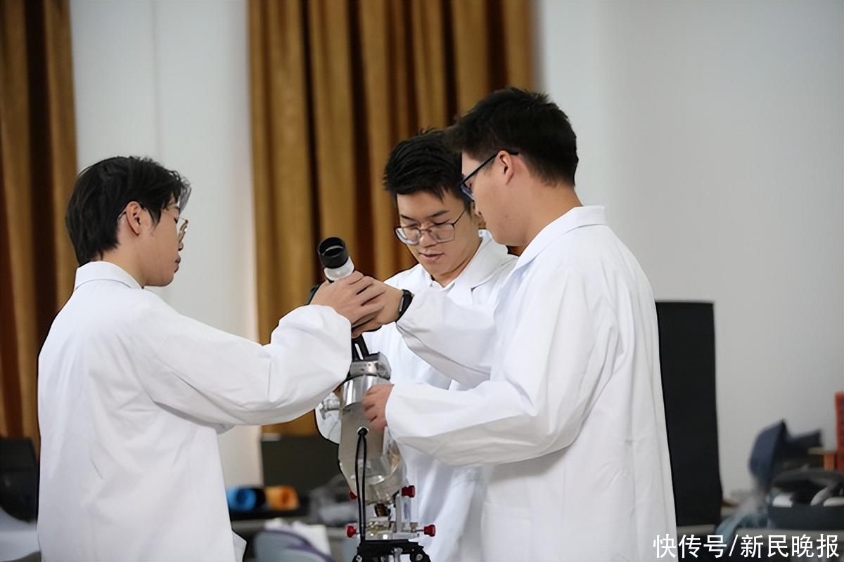 上海商学院“萤灼科技团队”推出全新天文摄星系统
