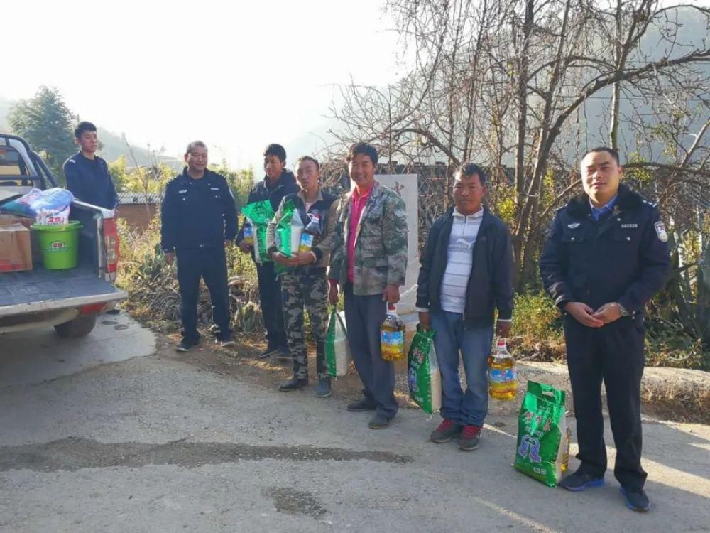  民警|3分钟，民警从持刀歹徒手中救下一女子