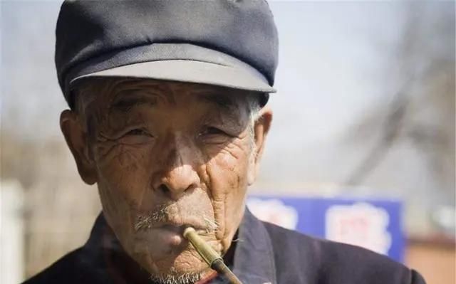  胃部|无论男女，50岁后能熬过这三道坎，恭喜了，长寿正在向你招手