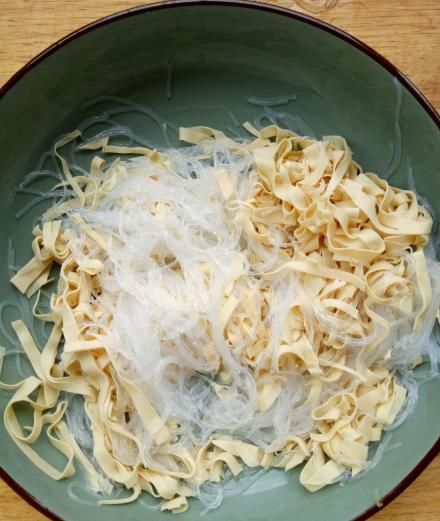  爽口|天太热，凉拌黄瓜别“单调”，搭配这2种食材，清脆爽口还下饭