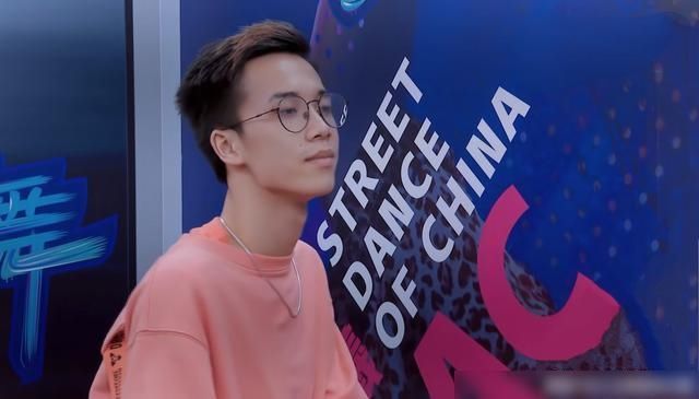  拿下|《这！就是街舞》易烊千玺加盟总决赛，17岁就率领战队拿下了冠军