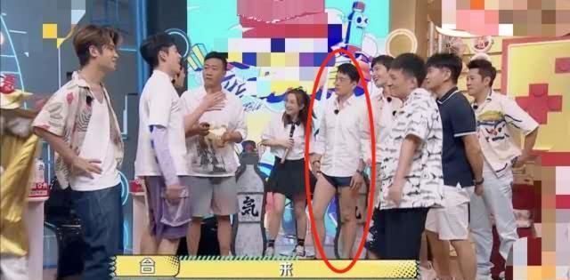  王耀庆|46岁王耀庆上节目，“超短裤”惊呆众人，节目导演笑出猪叫声