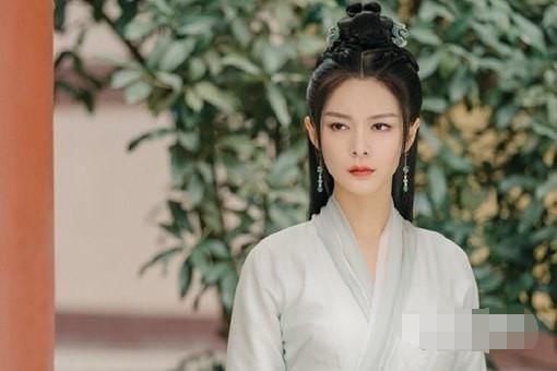  御冥夜|《且听凤鸣》左青鸾喜欢君临渊吗？左青鸾感情线是什么？