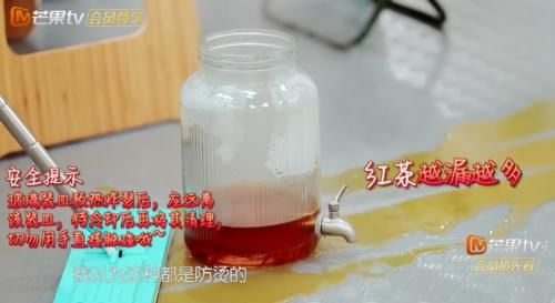  闹笑话|《中餐厅》黄晓明又闹笑话，赵丽颖眼神嫌弃，三次开怼太绝了