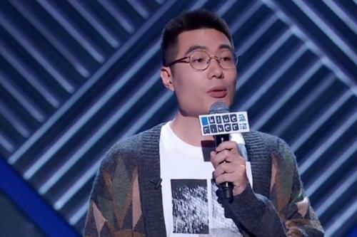  录制|《脱口秀大会》录制现场，女明星素颜空降观众席，状态恢复不少