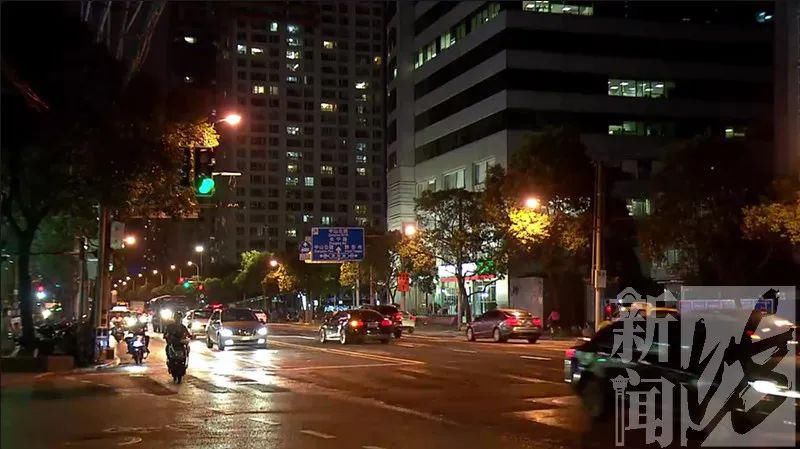  崔某某|有理也变没理！沪上两男子在地铁里大打出手，起因竟是…