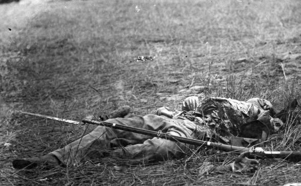 打成|南北战争是场屠杀:南军士兵躲进民居,结果整栋楼被打成筛子!