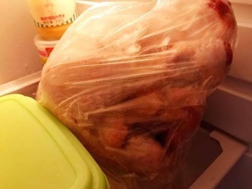  做法|鸡肉这么做，味道鲜美色泽金黄，做法简单还没有油烟，家人抢着吃