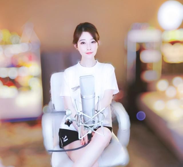  王凯|王凯与冯提莫一同担任导师，没想到在长相上输了，网友：心服口服