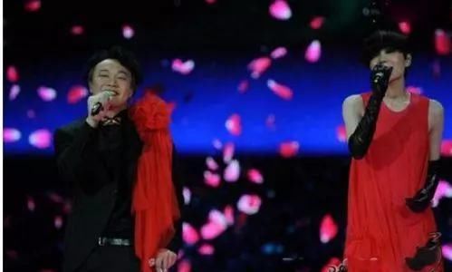 居然|王菲居然都51岁了?她的美丽人生,一直都是「菲」比寻常!